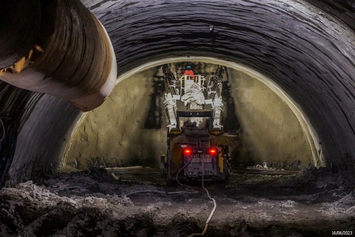 Drążenie tunelu przez Bialożynski Groń. Fot. GDDKiA